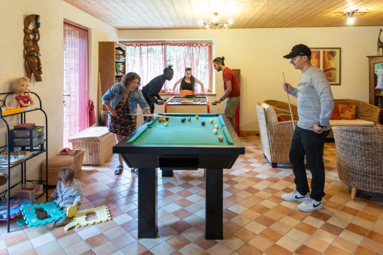 gite-la-grange-billard-jeu-famille-amis-geste-bem-osez-mauges-©D.Drouet (8)