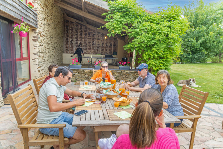 gite-la-grange-gouter-dejeuner-famille-amis-geste-bem-osez-mauges-©D.Drouet (14) - Copie