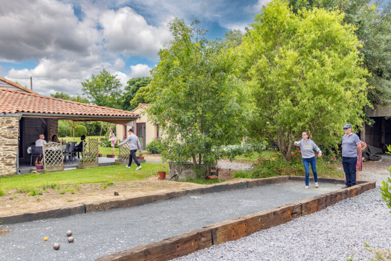 gite-la-grange-petanque-famille-jeu-amis-geste-bem-osez-mauges-©D.Drouet (6)