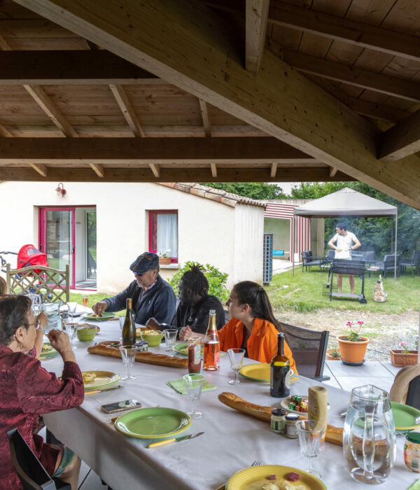 gite-la-grange-repas-barbecue-famille-amis-geste-bem-osez-mauges-©D.Drouet (14)